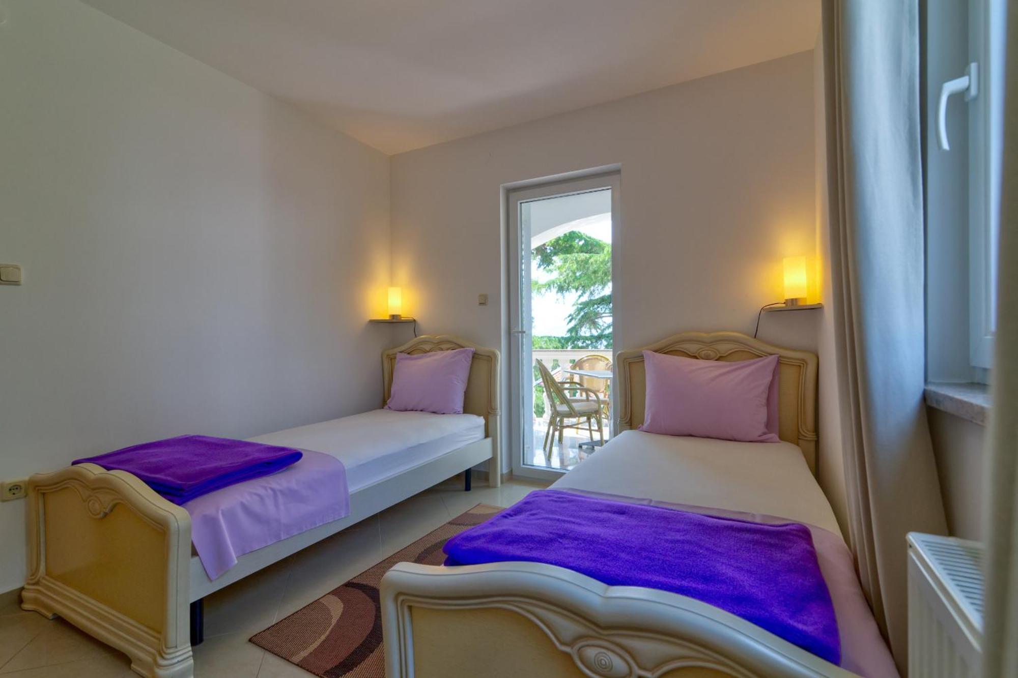 Apartmani Lili Novi Vinodolski Cameră foto